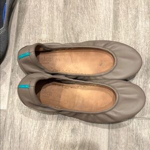 Tieks Taupe Tan Leather Flats Shoes Women’s size 10